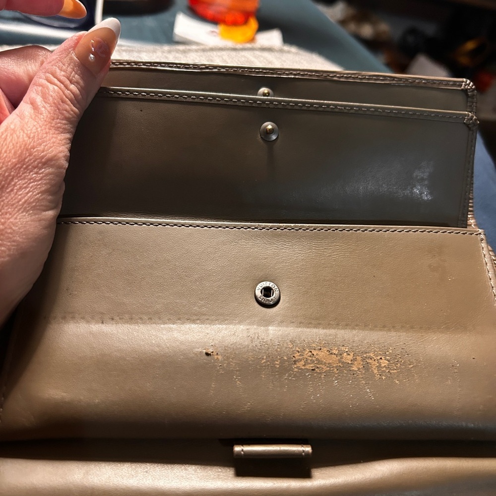 162. Louis Vuitton tan Epi trifold wallet (project) - Picture 10 of 16